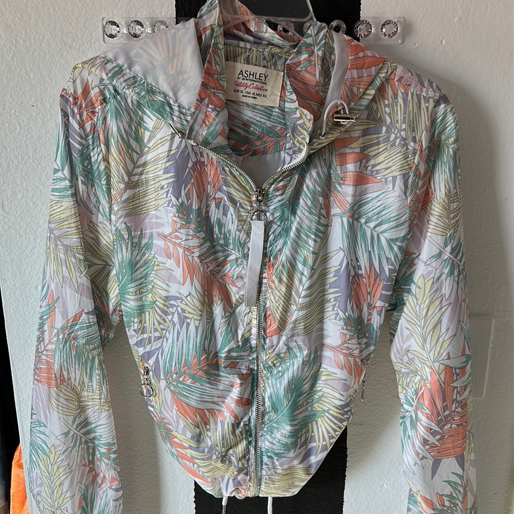 Ross Dress For Less- active windbreaker- colorful leaves/palm trees - Size: XL